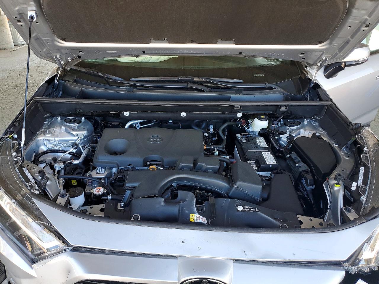 2025 TOYOTA RAV4 XLE photo 21