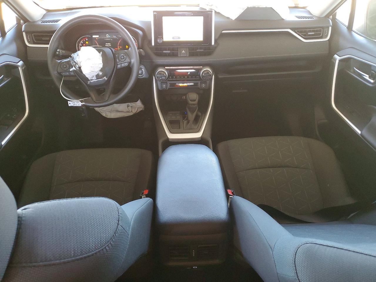 2025 TOYOTA RAV4 XLE photo 15