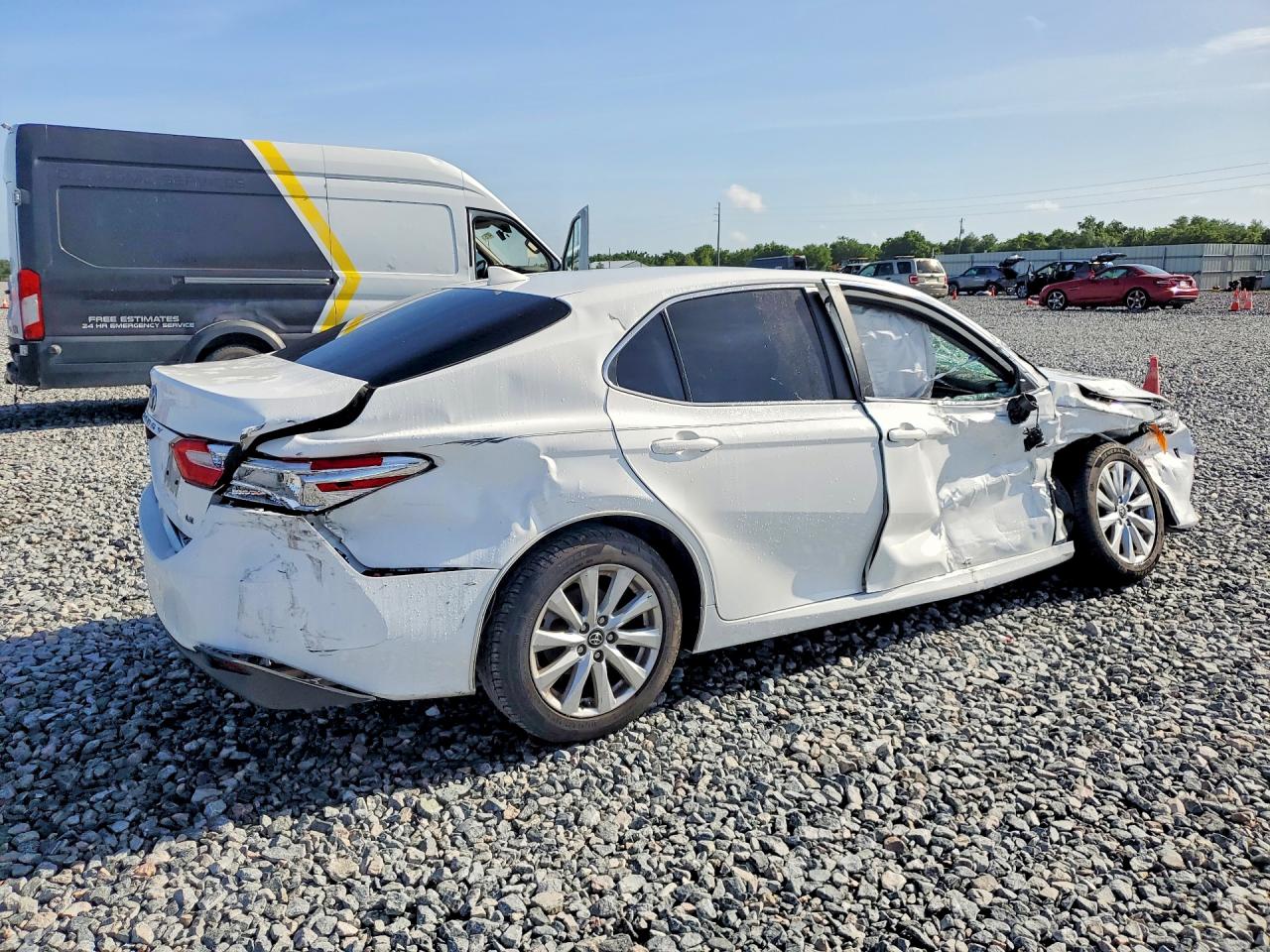 2020 TOYOTA CAMRY LE photo 5