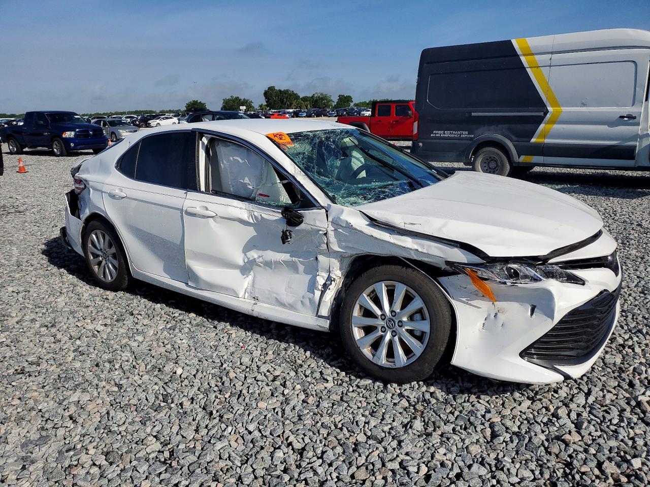 2020 TOYOTA CAMRY LE photo 7