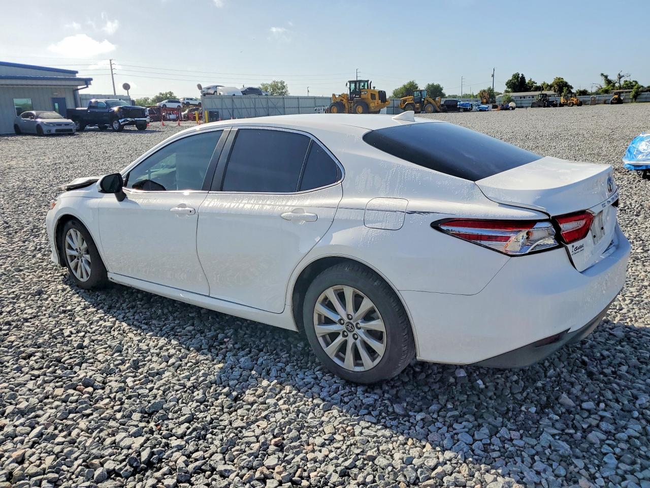 2020 TOYOTA CAMRY LE photo 3