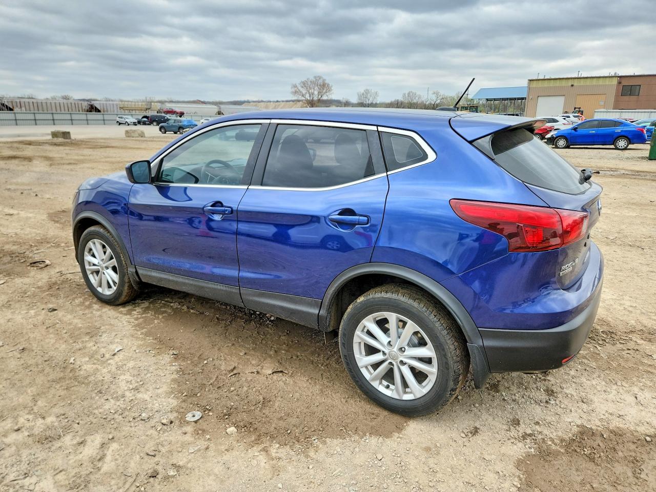 2018 NISSAN ROGUE SPORT S photo 2