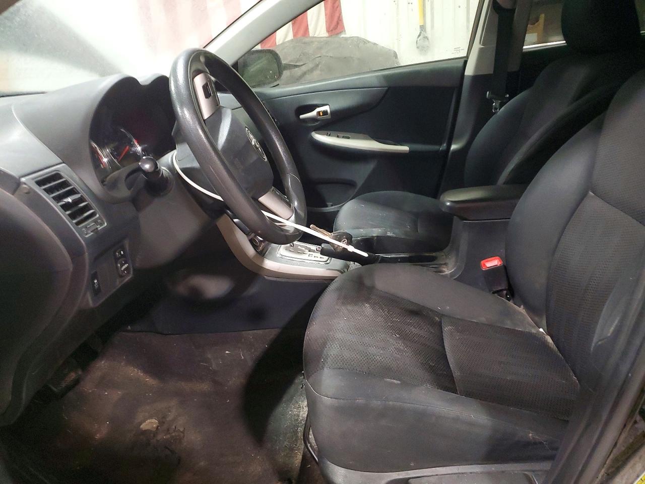 2011 TOYOTA COROLLA S photo 13
