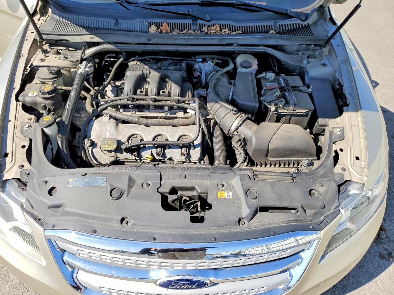 2011 FORD TAURUS photo 11