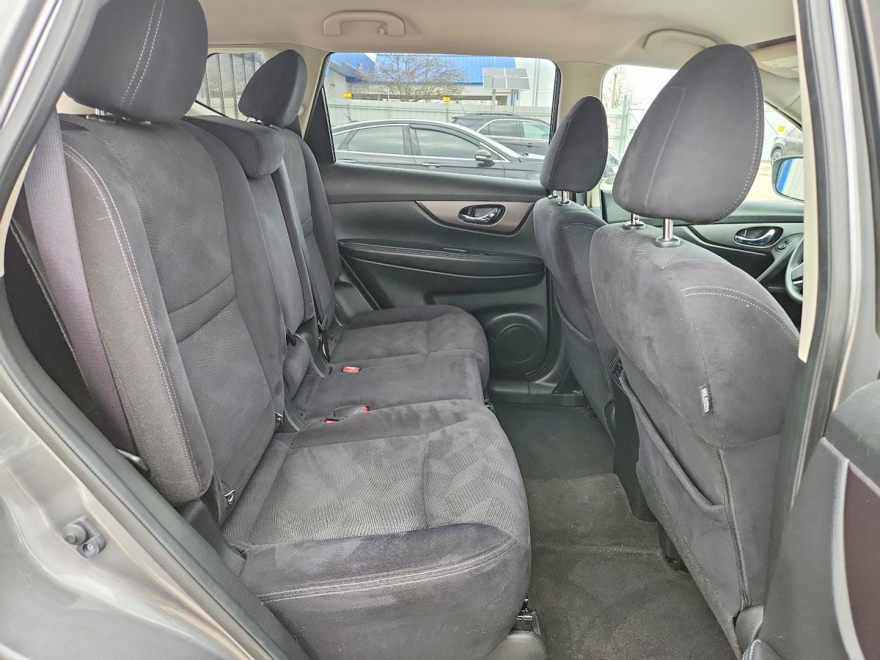 2016 NISSAN ROGUE SV photo 11