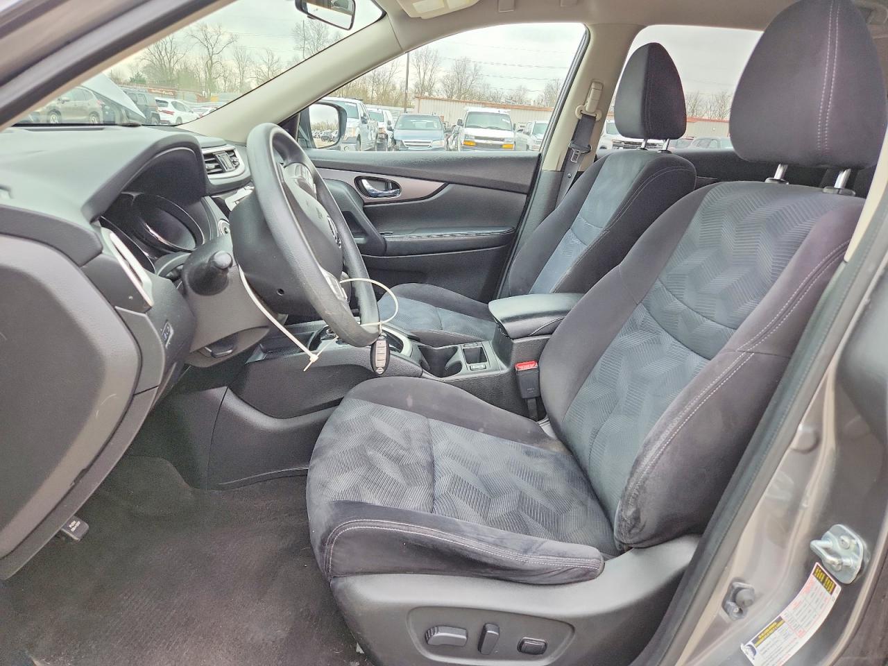 2016 NISSAN ROGUE SV photo 7