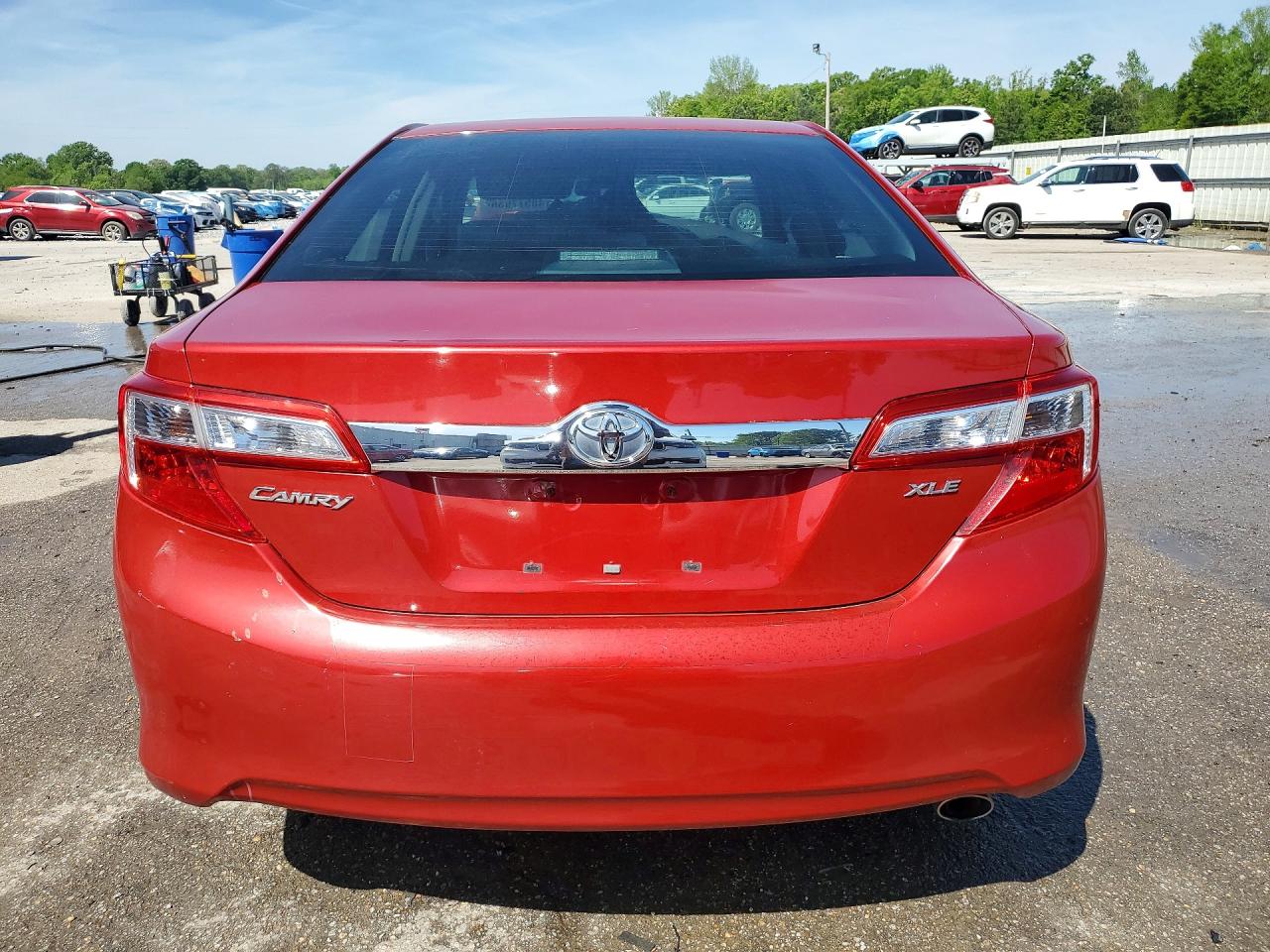 2012 TOYOTA CAMRY XLE photo 11