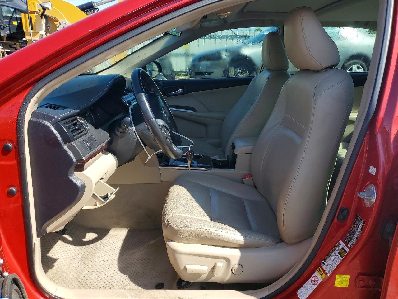2012 TOYOTA CAMRY XLE photo 13