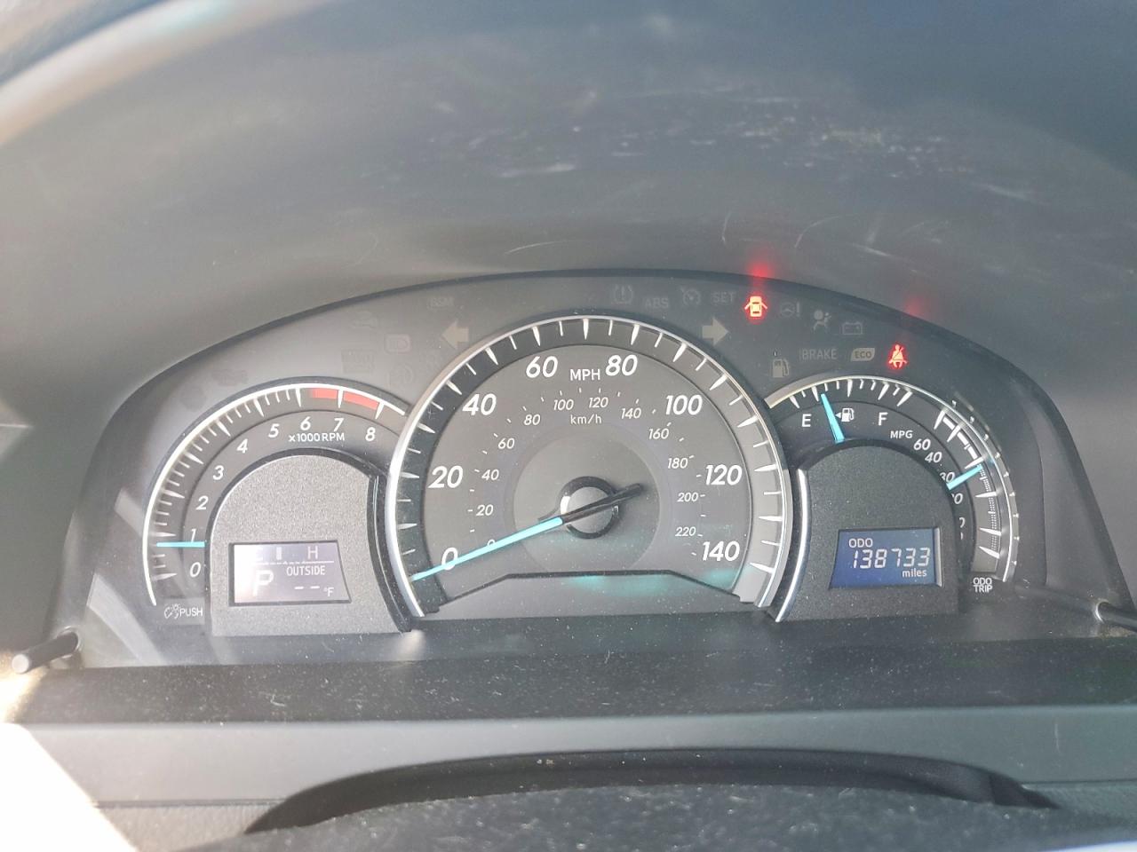 2012 TOYOTA CAMRY XLE photo 17