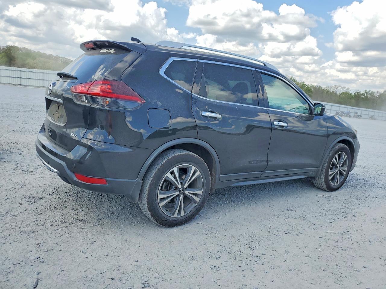 2019 NISSAN ROGUE SV photo 5