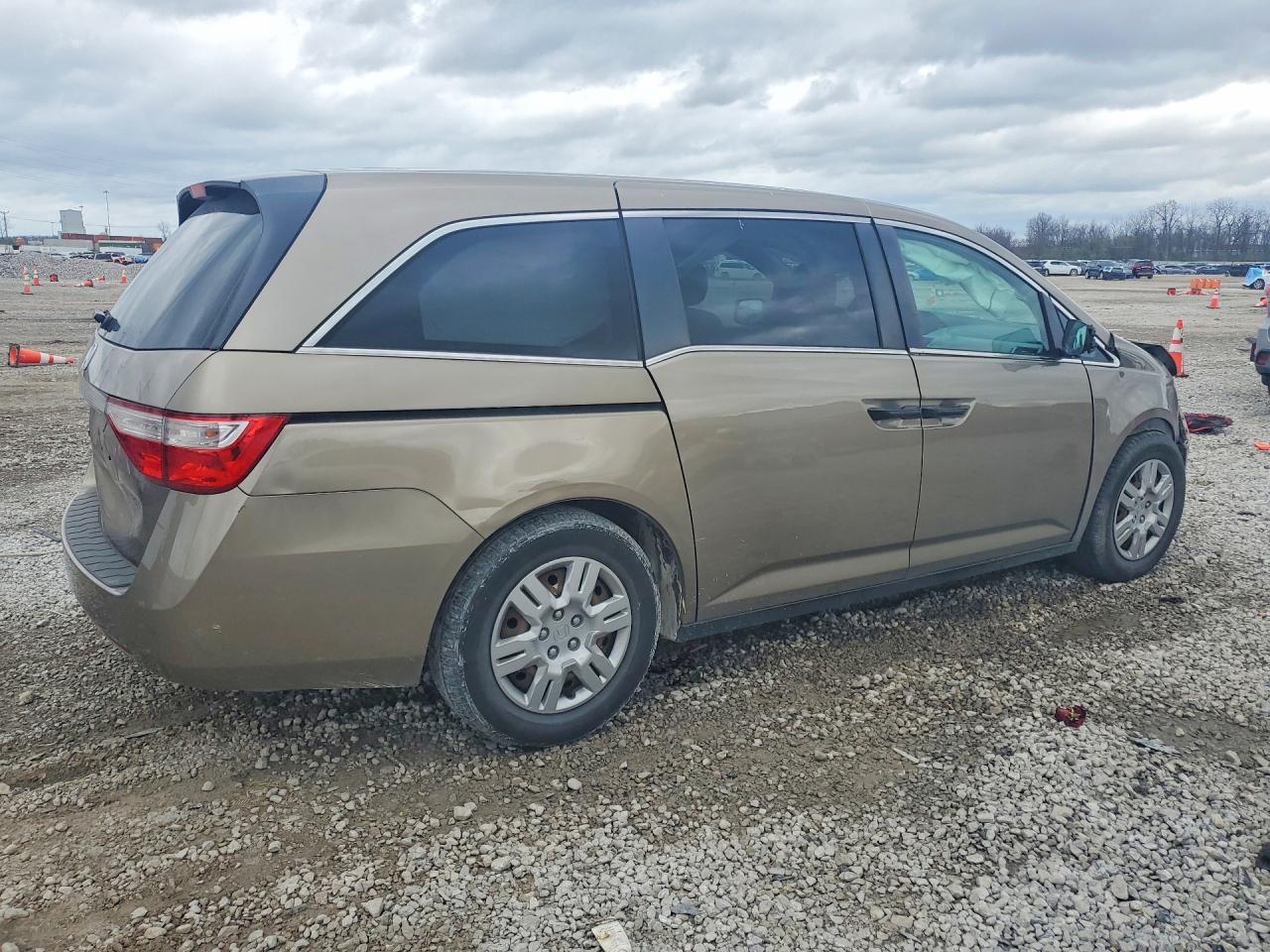 2013 HONDA ODYSSEY LX photo 5