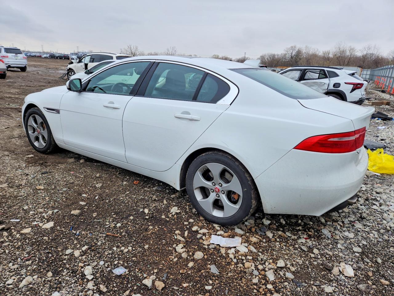 2017 JAGUAR XE photo 4