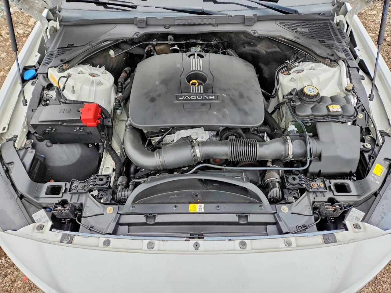2017 JAGUAR XE photo 31