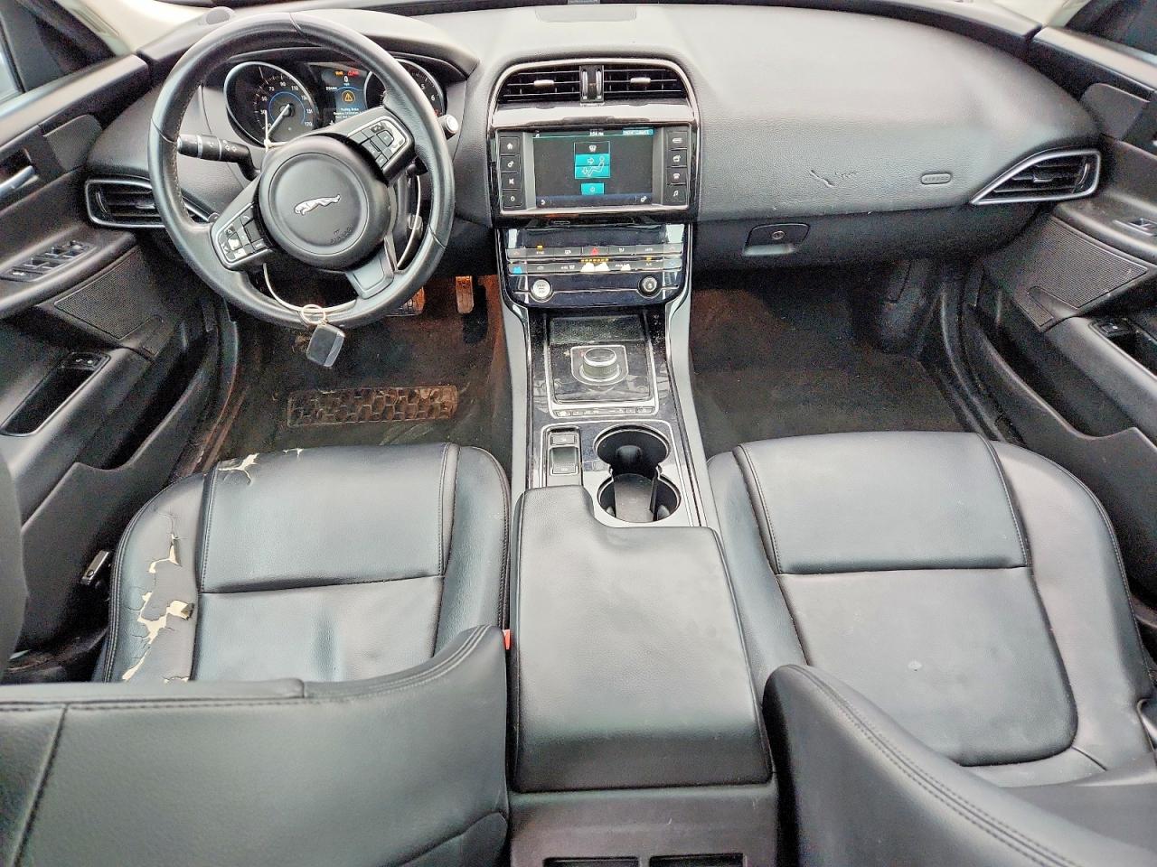 2017 JAGUAR XE photo 22