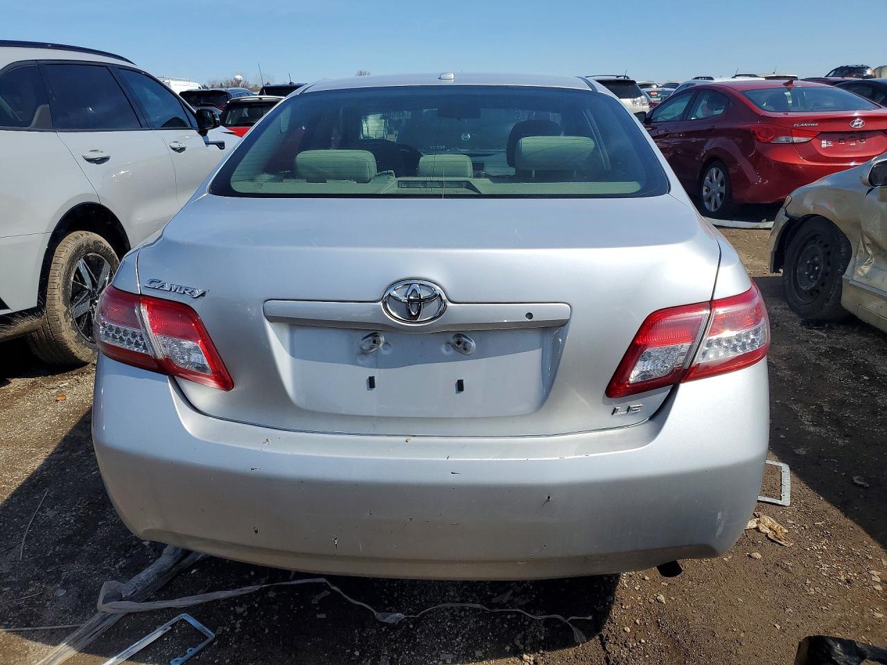 2011 TOYOTA CAMRY LE photo 16