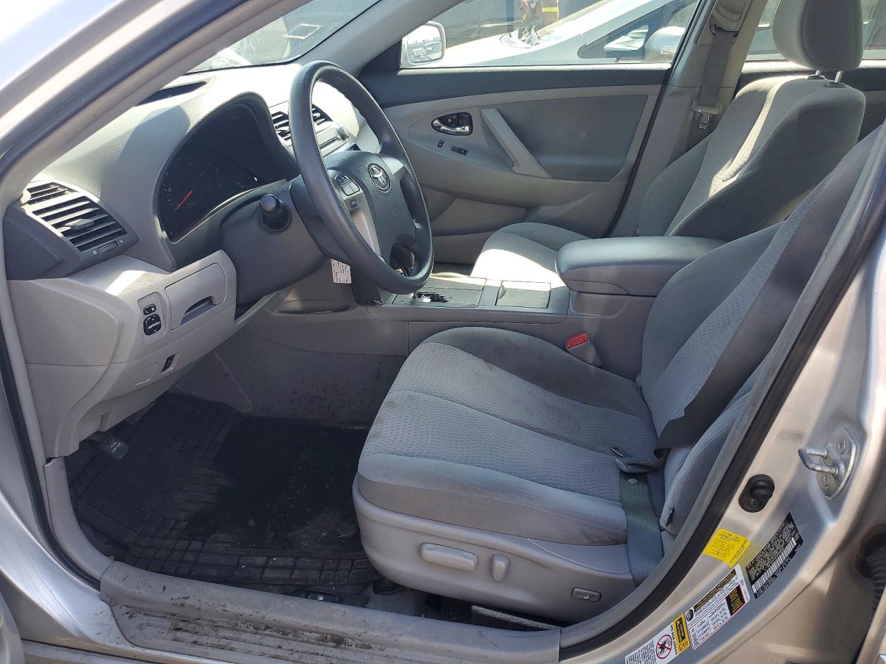 2011 TOYOTA CAMRY LE photo 19