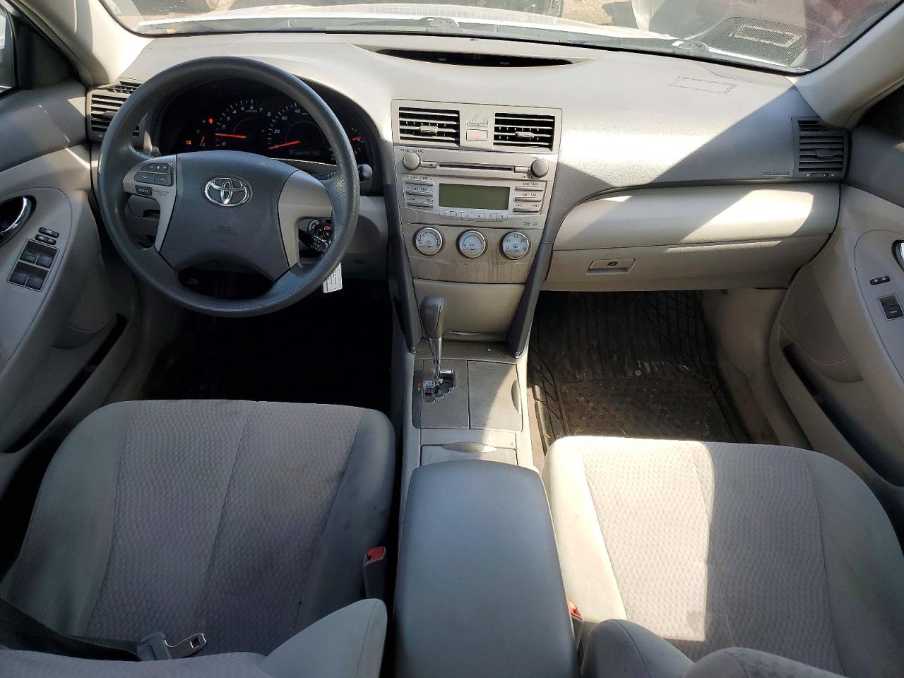 2011 TOYOTA CAMRY LE photo 22