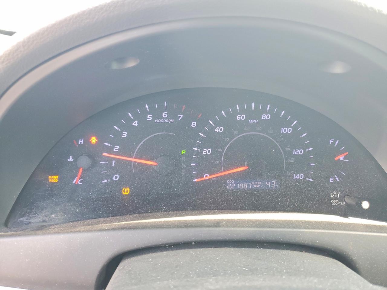 2011 TOYOTA CAMRY LE photo 25