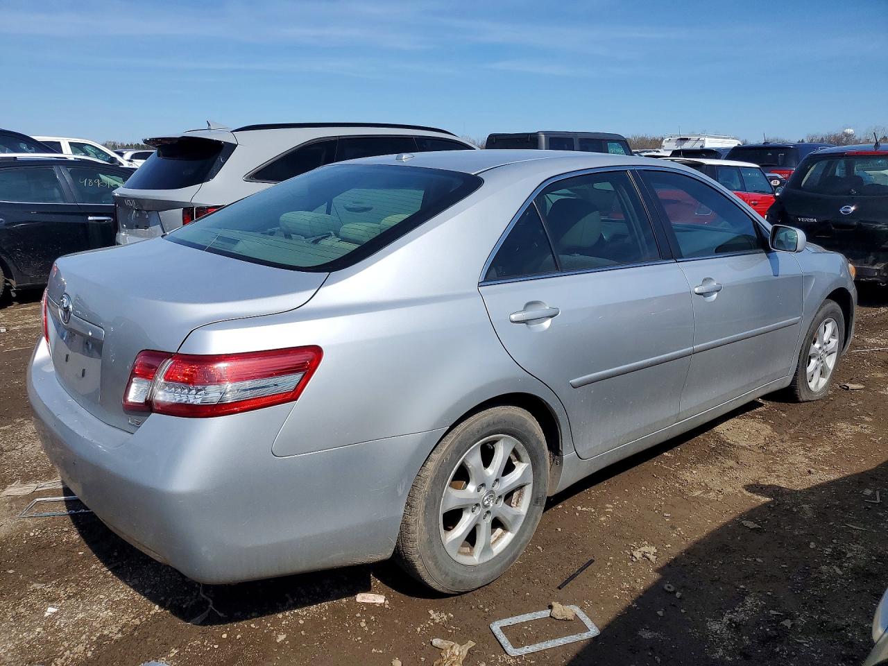 2011 TOYOTA CAMRY LE photo 7
