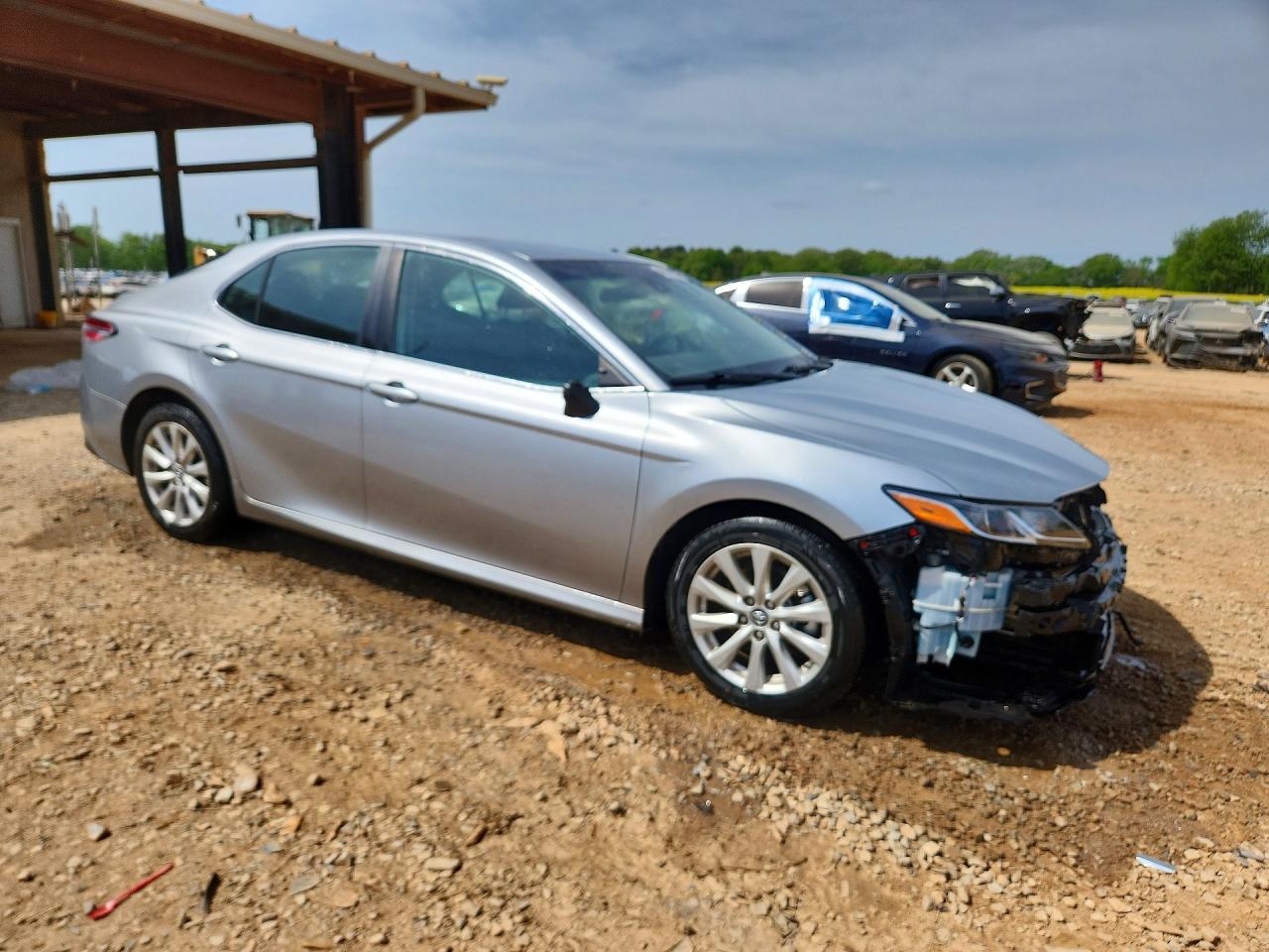 2019 TOYOTA CAMRY LE photo 4