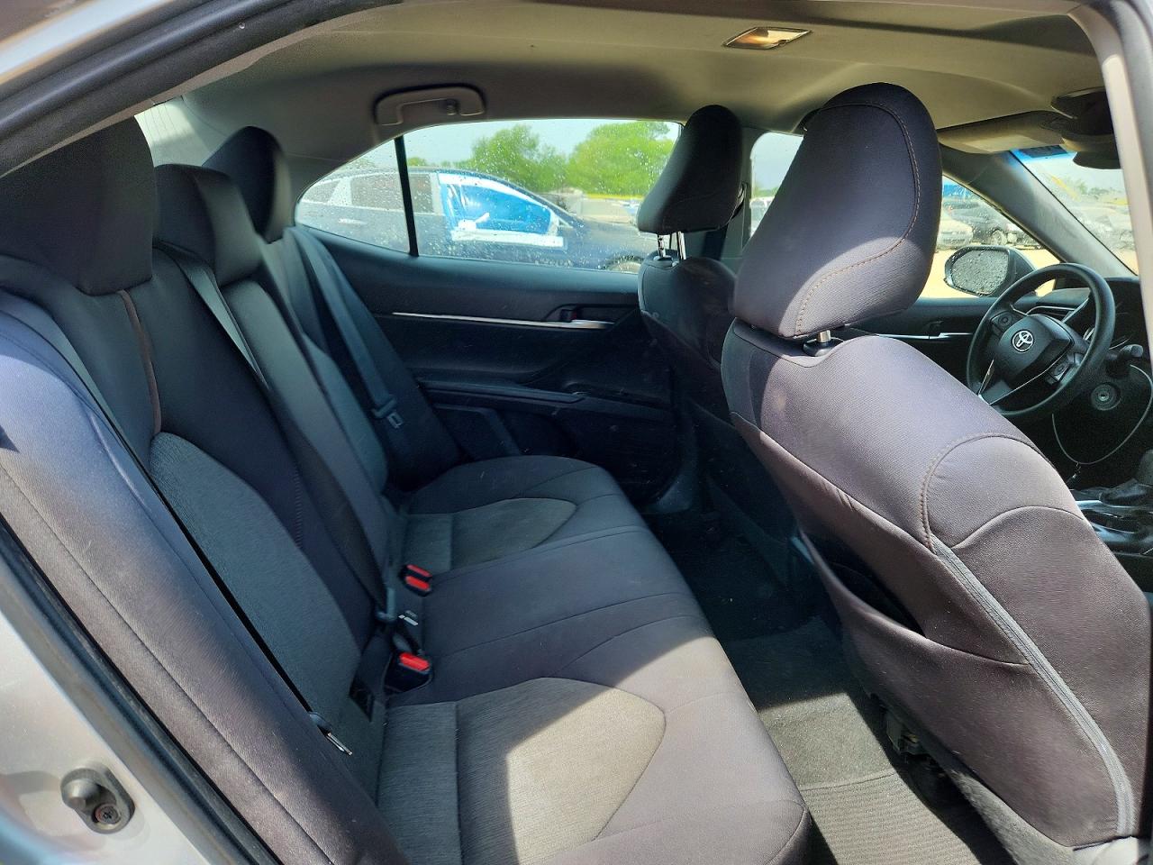 2019 TOYOTA CAMRY LE photo 10