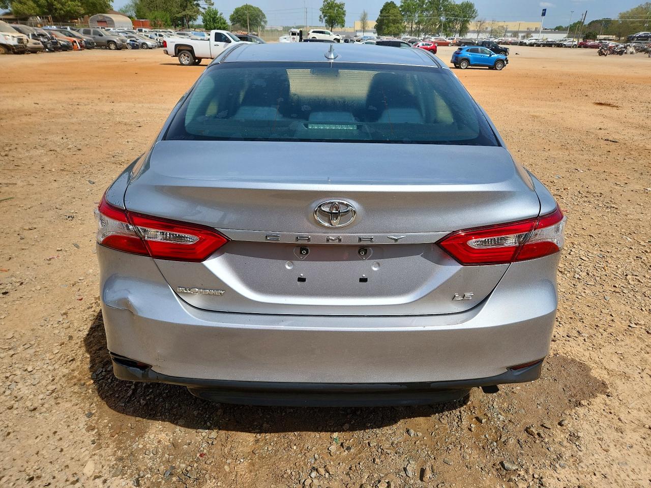 2019 TOYOTA CAMRY LE photo 6