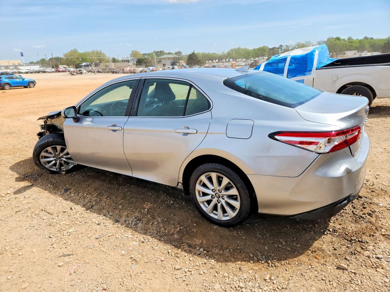 2019 TOYOTA CAMRY LE photo 2