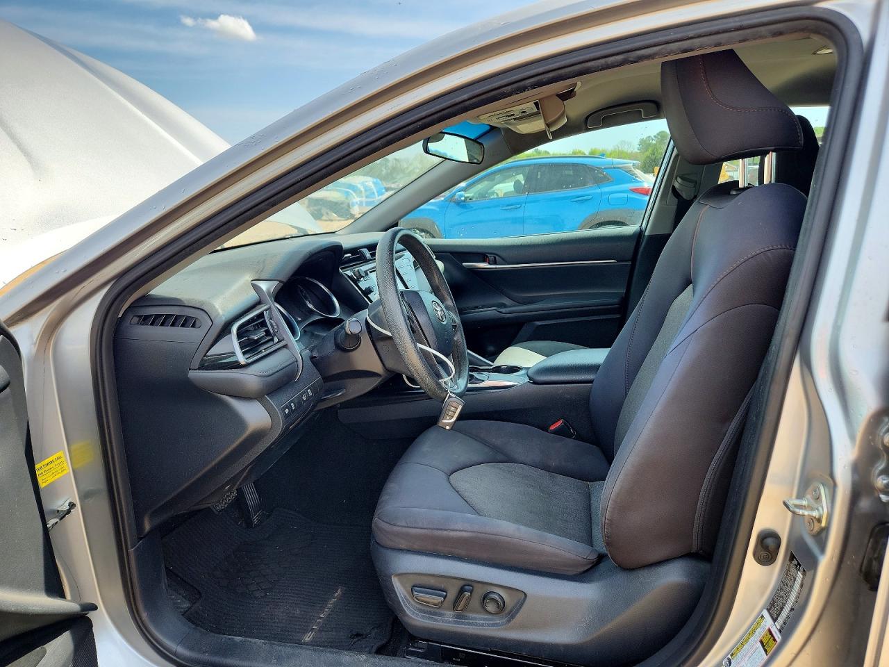 2019 TOYOTA CAMRY LE photo 7