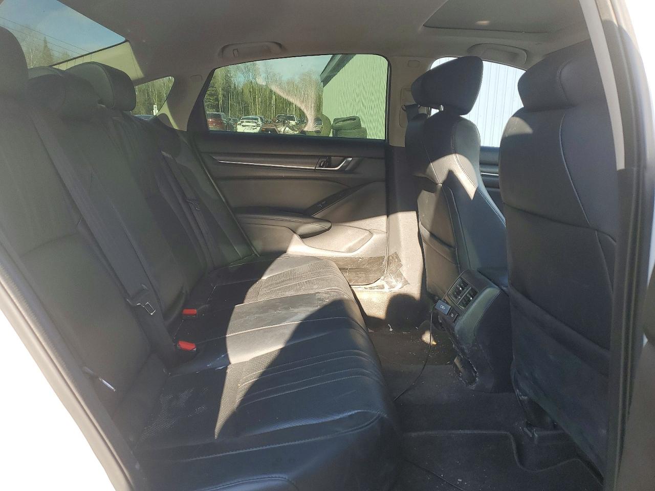 2018 HONDA ACCORD TOURING photo 19