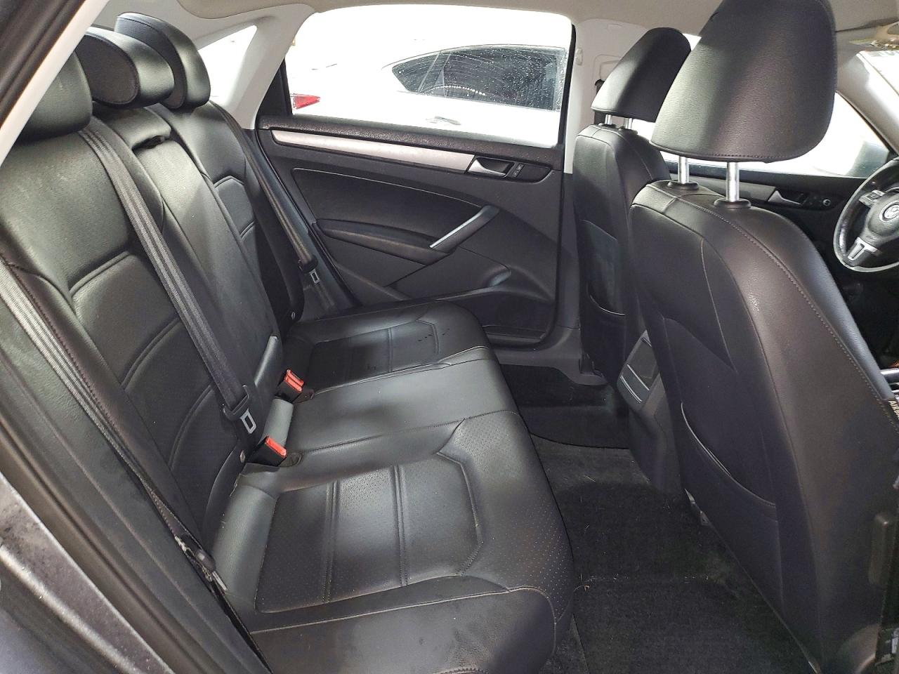 2015 VOLKSWAGEN PASSAT S photo 19