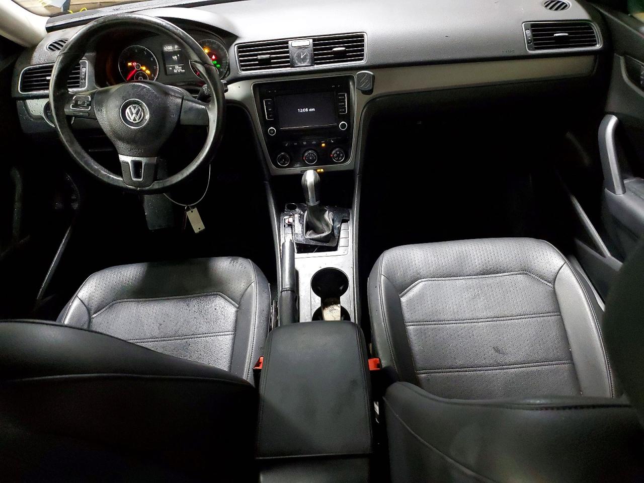 2015 VOLKSWAGEN PASSAT S photo 15