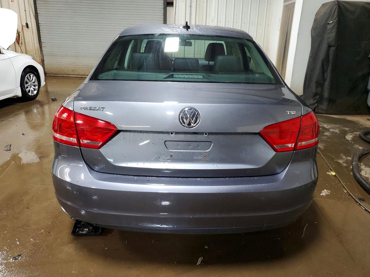 2015 VOLKSWAGEN PASSAT S photo 11