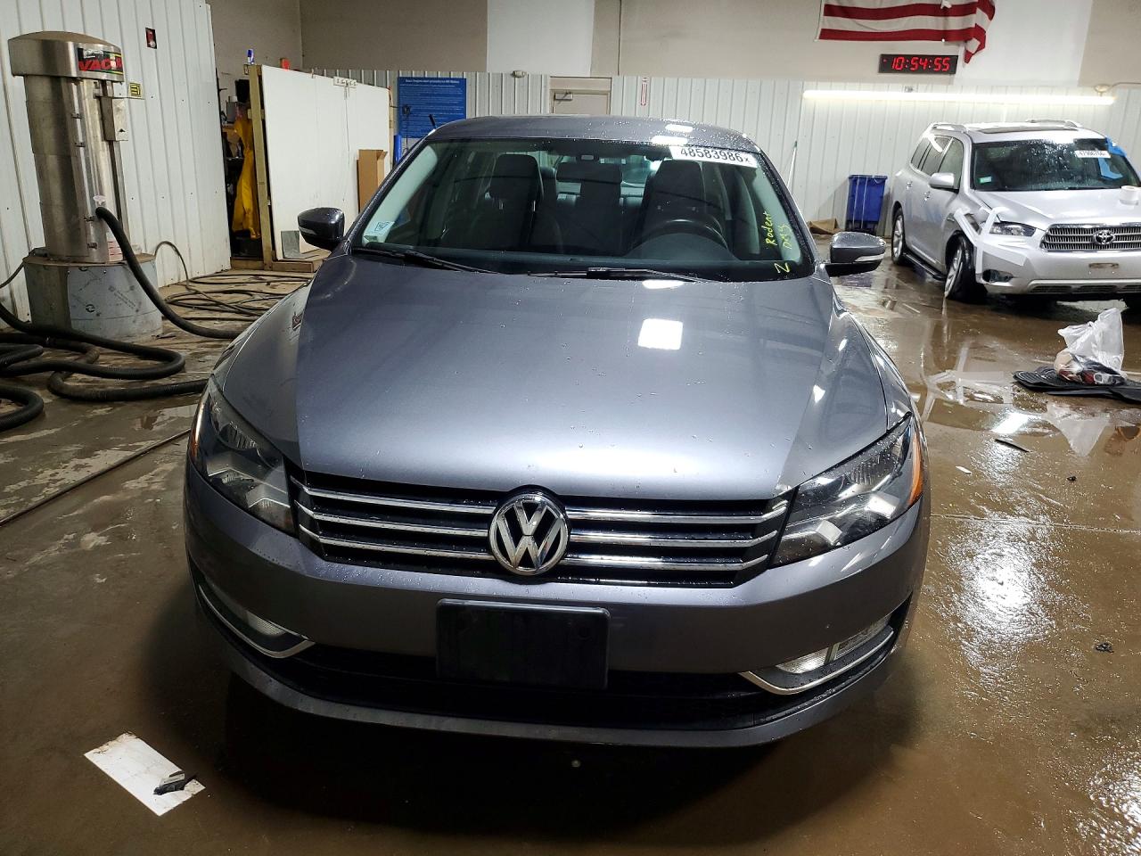 2015 VOLKSWAGEN PASSAT S photo 9