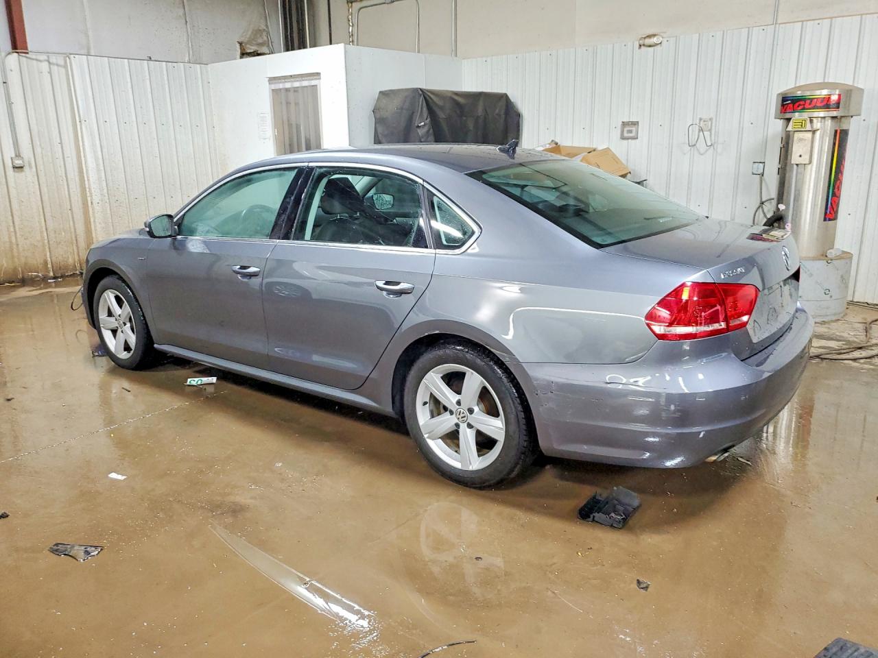 2015 VOLKSWAGEN PASSAT S photo 3
