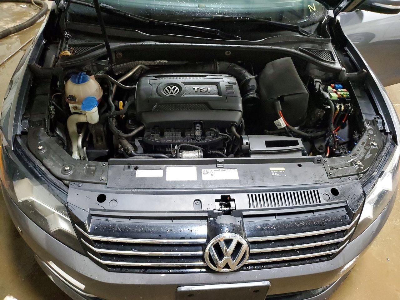 2015 VOLKSWAGEN PASSAT S photo 21