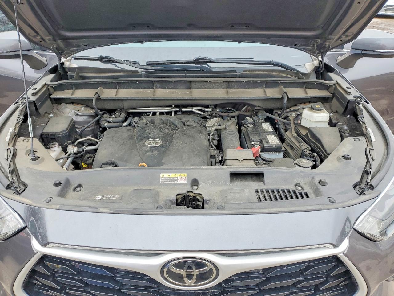2021 TOYOTA HIGHLANDER XLE photo 23
