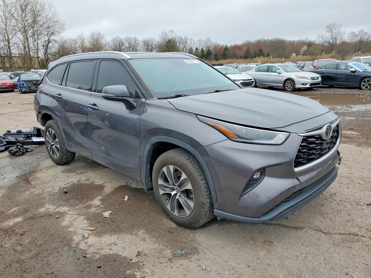 2021 TOYOTA HIGHLANDER XLE photo 7