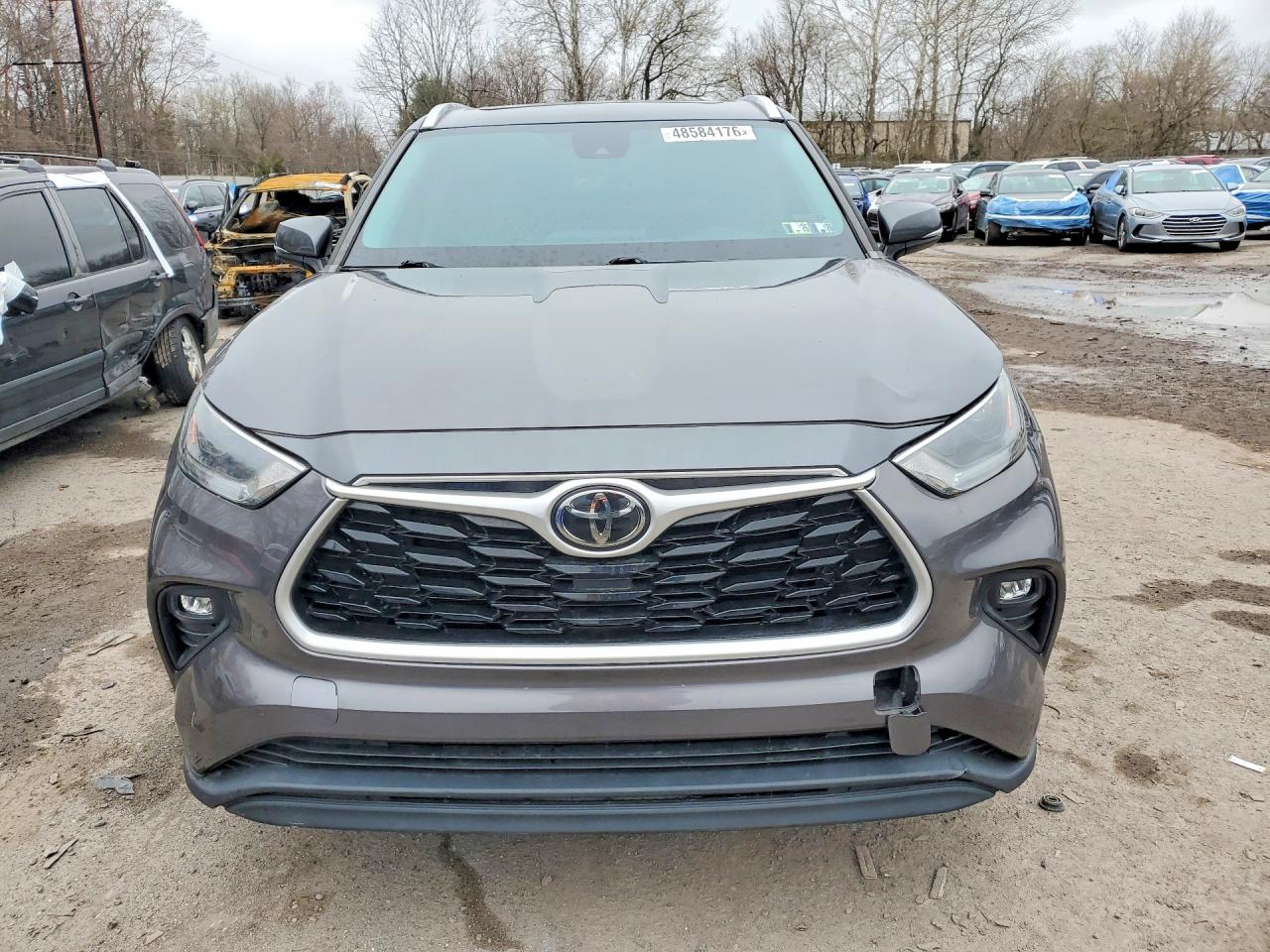 2021 TOYOTA HIGHLANDER XLE photo 9