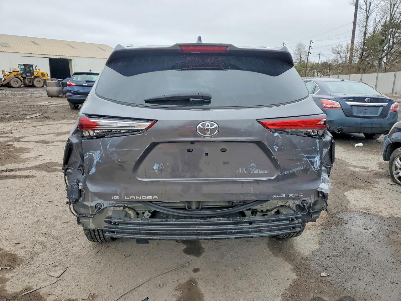 2021 TOYOTA HIGHLANDER XLE photo 11