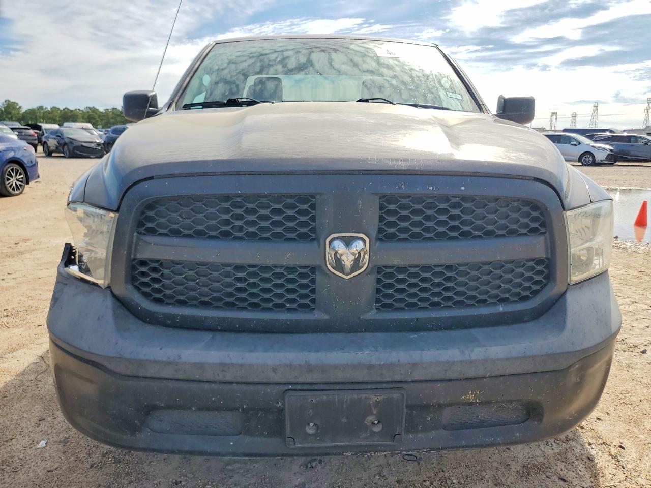 2018 RAM 1500 ST photo 5