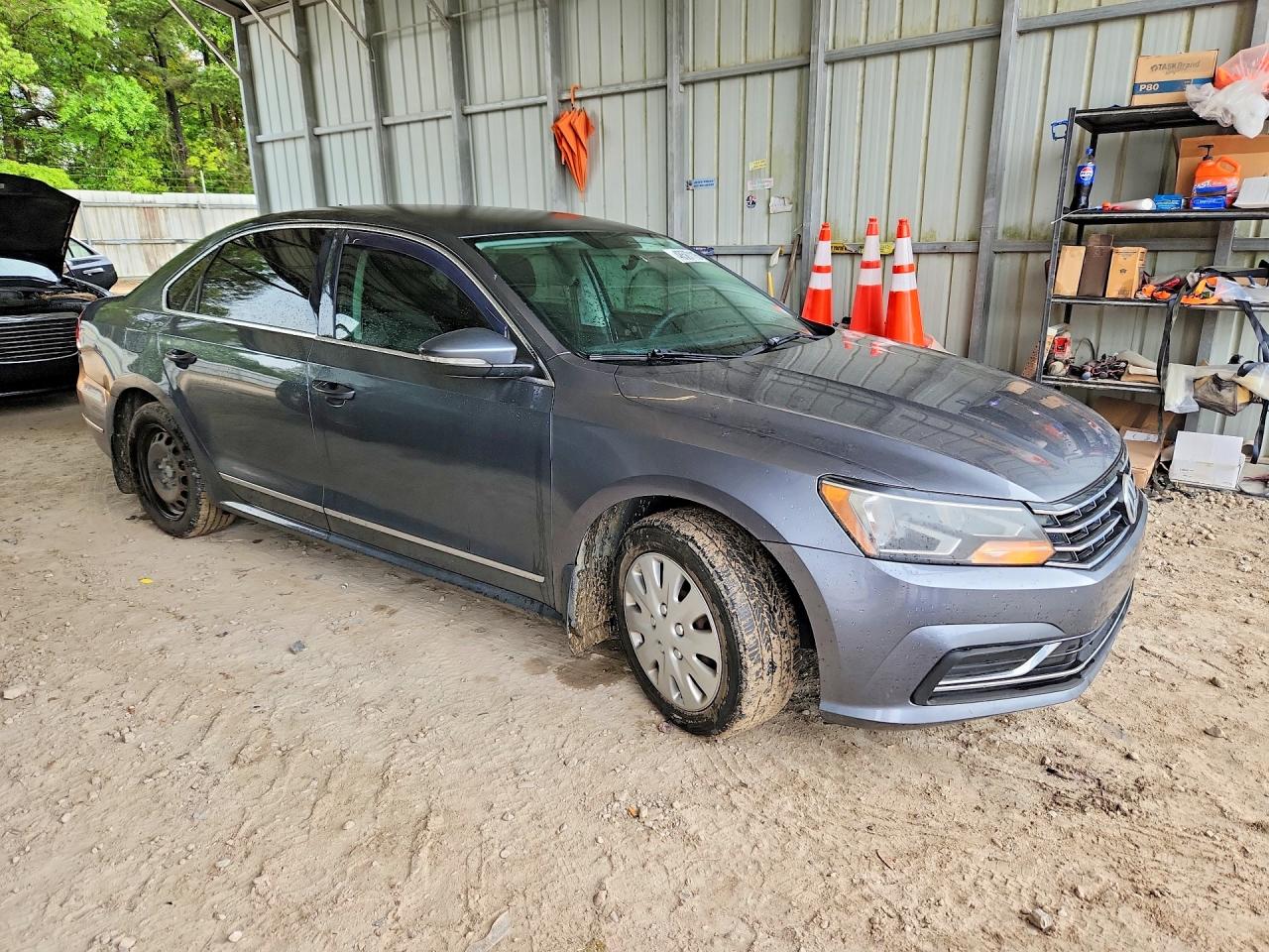 2017 VOLKSWAGEN PASSAT S photo 7