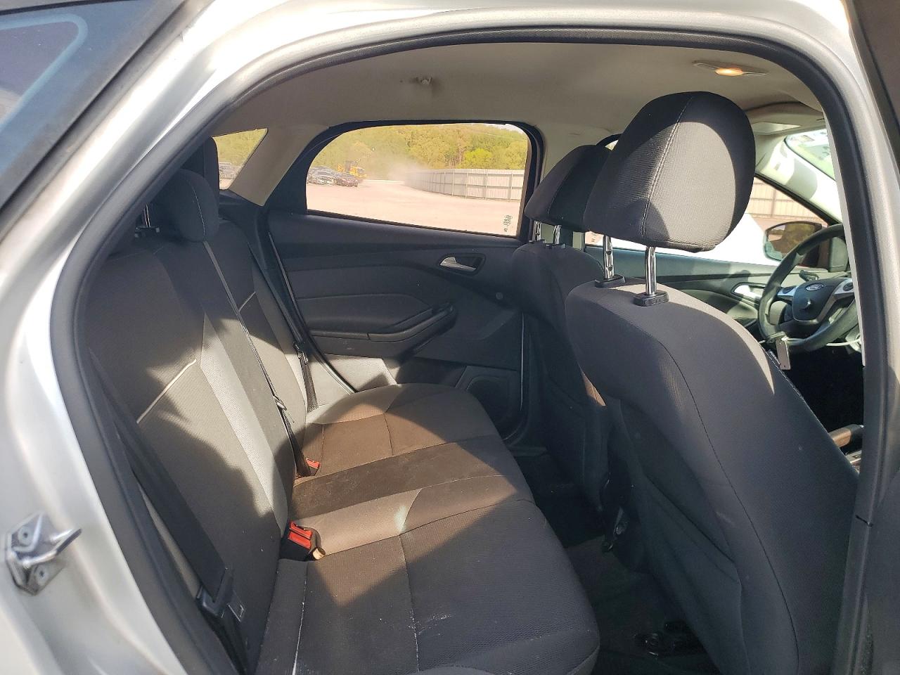 2014 FORD FOCUS SE photo 28