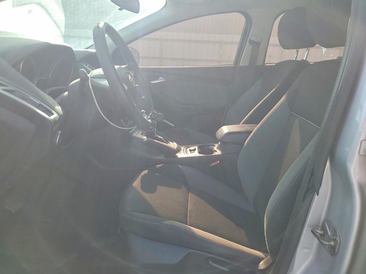 2014 FORD FOCUS SE photo 19