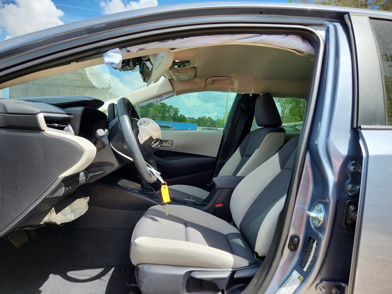 2025 TOYOTA COROLLA LE photo 19