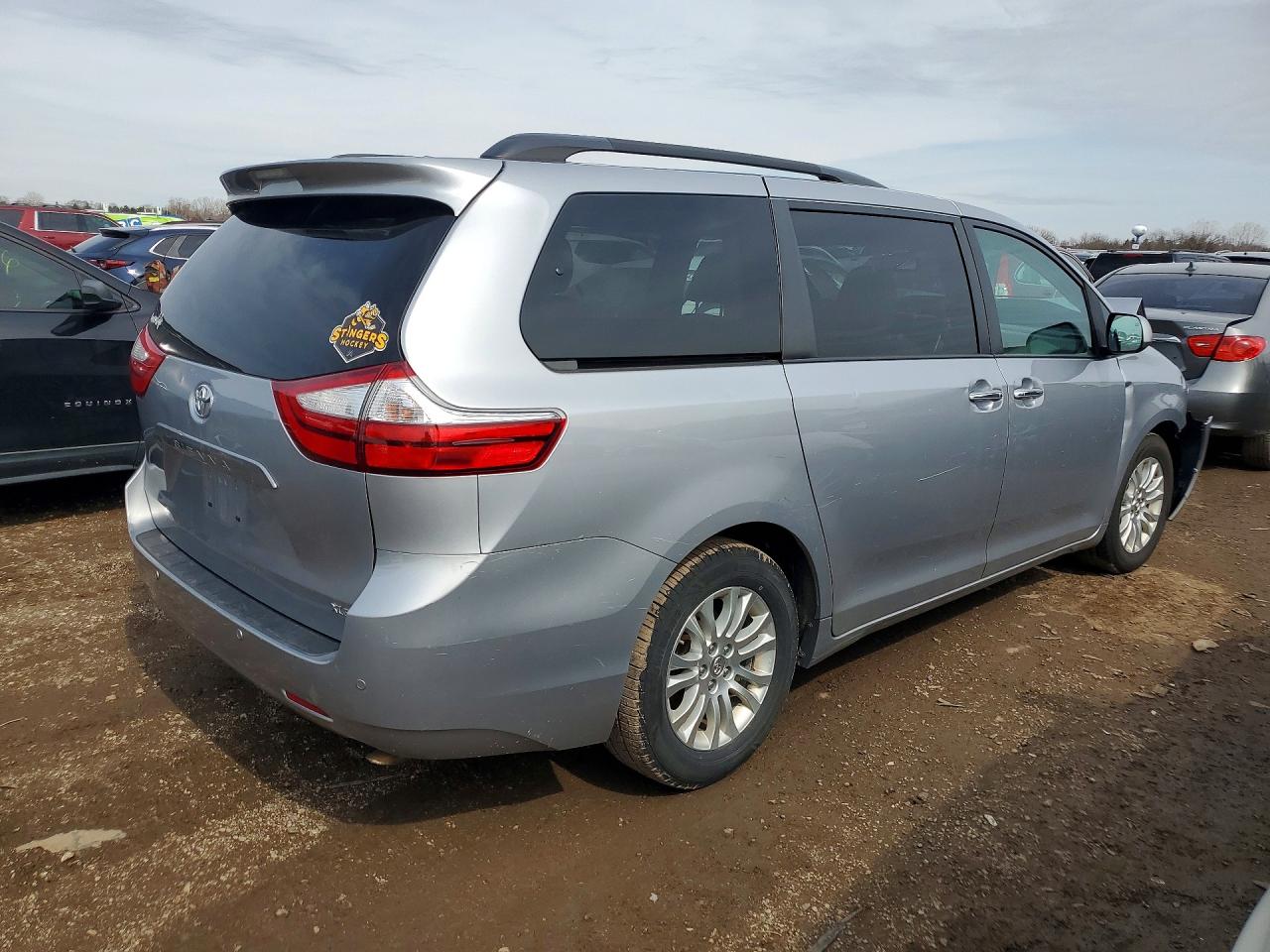 2015 TOYOTA SIENNA XLE 8-PASSENGER photo 5