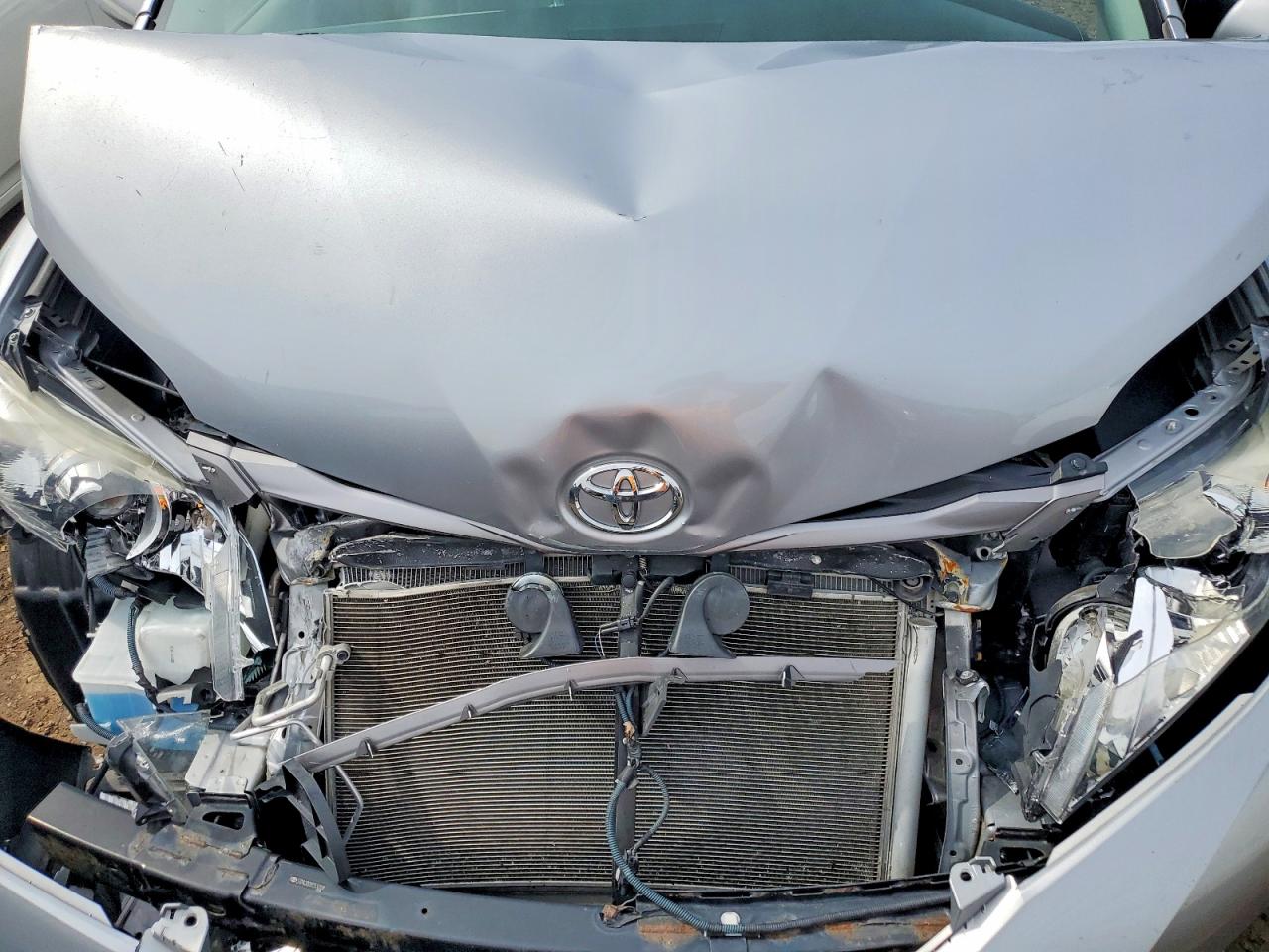2015 TOYOTA SIENNA XLE 8-PASSENGER photo 23
