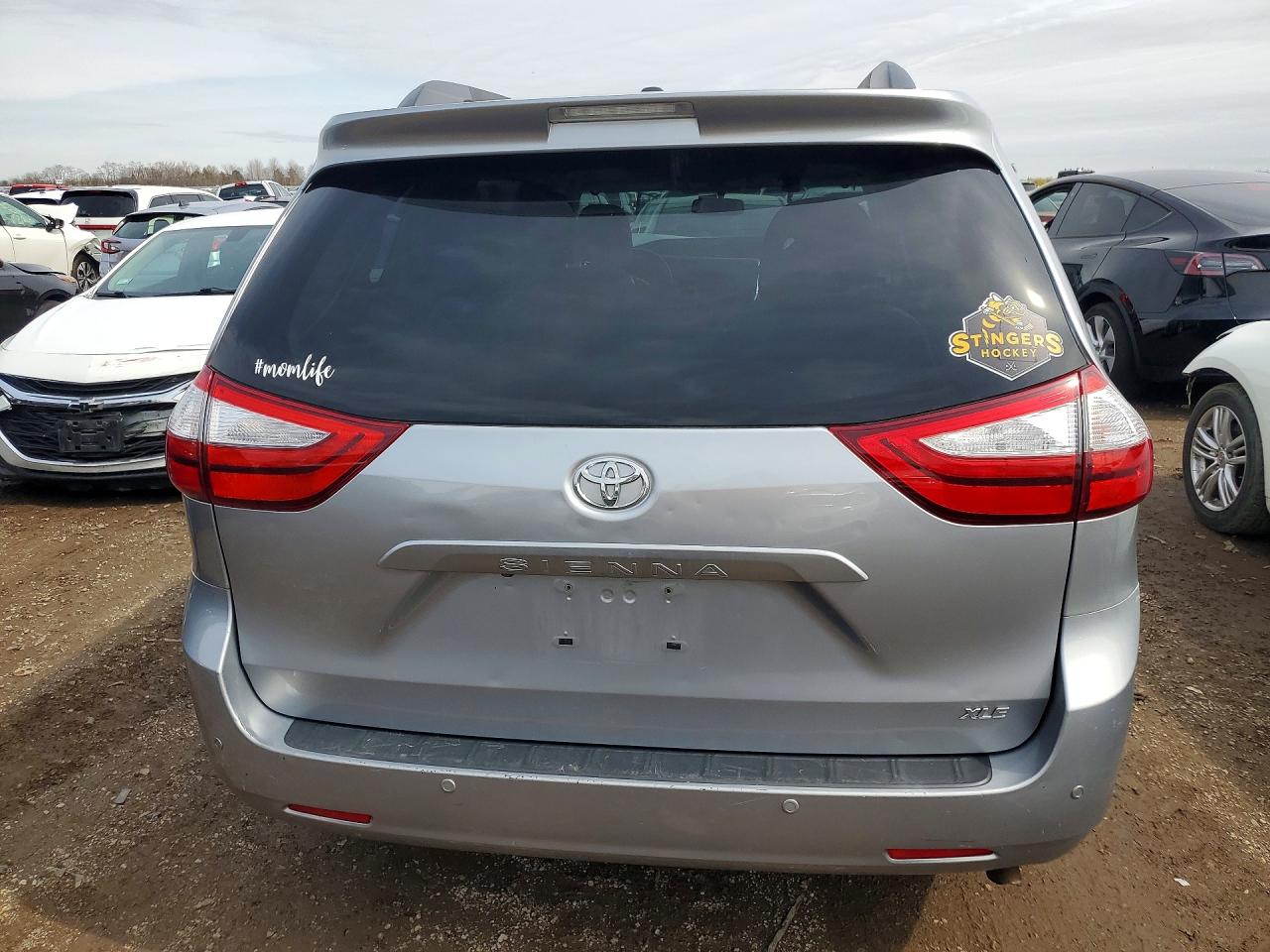 2015 TOYOTA SIENNA XLE 8-PASSENGER photo 11