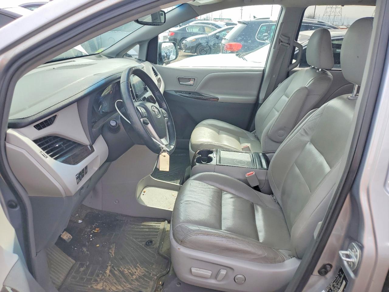 2015 TOYOTA SIENNA XLE 8-PASSENGER photo 13