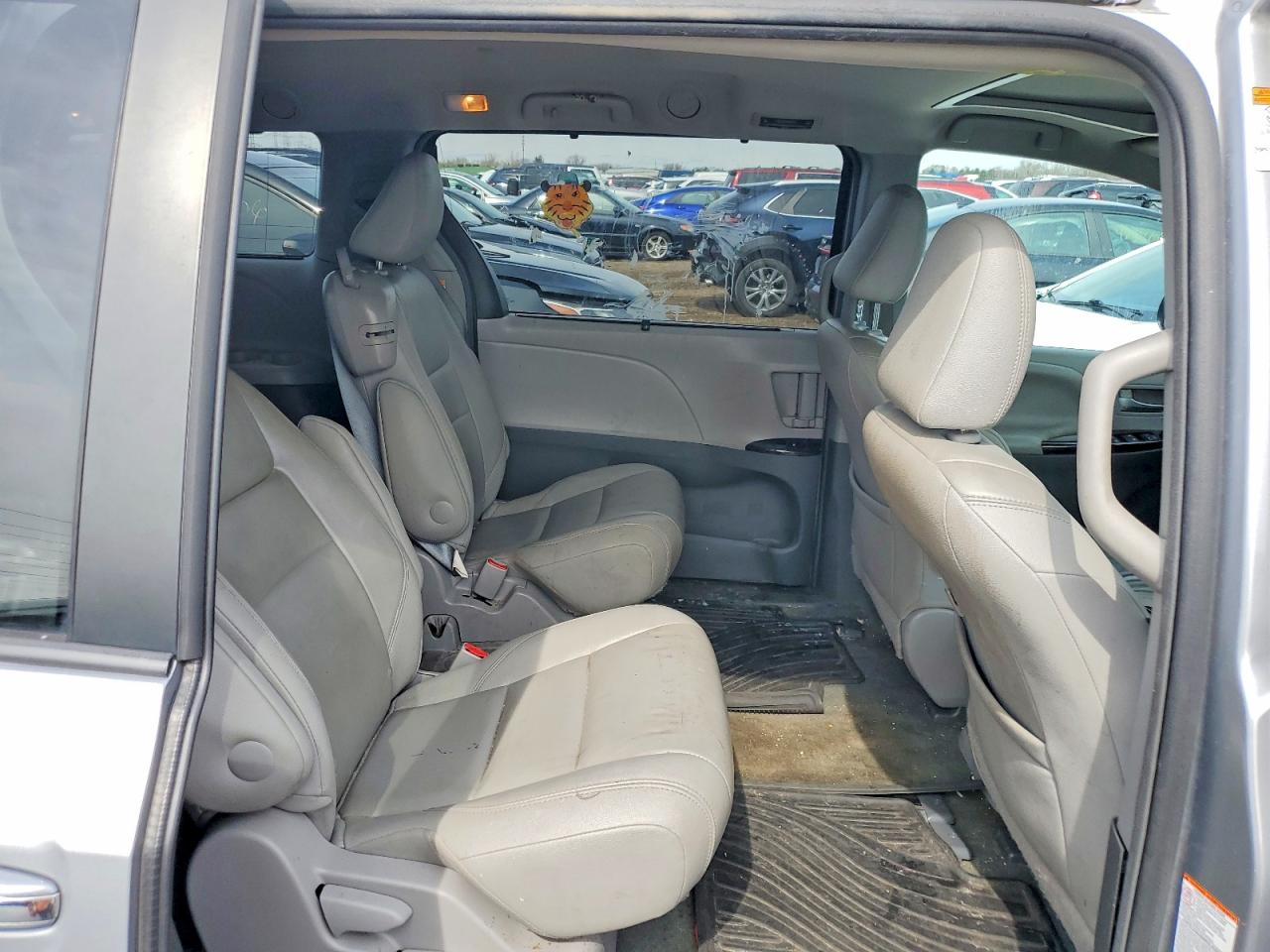 2015 TOYOTA SIENNA XLE 8-PASSENGER photo 21