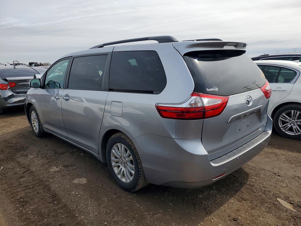 2015 TOYOTA SIENNA XLE 8-PASSENGER photo 3
